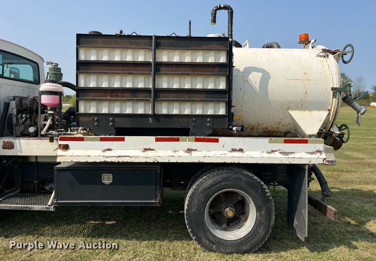 image for item LC9066 1997 Ford LN8000 hydrovac truck