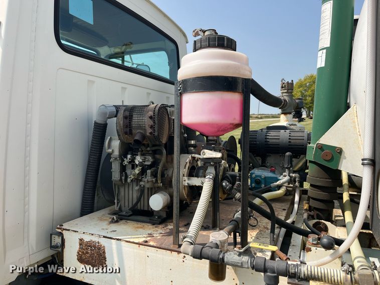 image for item LC9066 1997 Ford LN8000 hydrovac truck