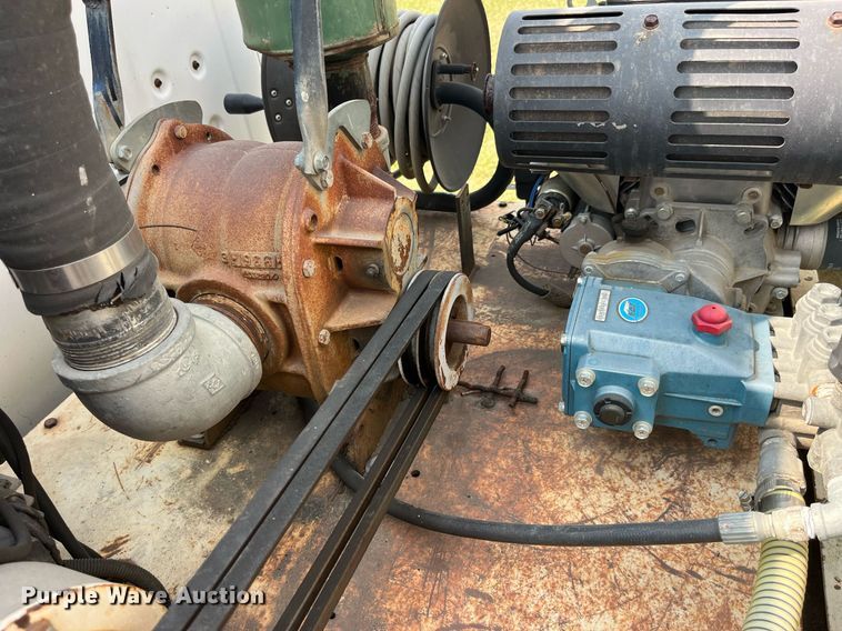 image for item LC9066 1997 Ford LN8000 hydrovac truck