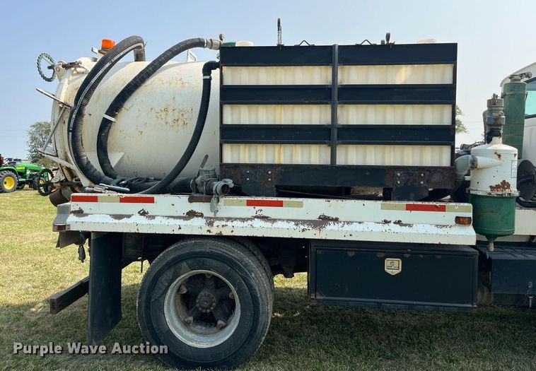 image for item LC9066 1997 Ford LN8000 hydrovac truck