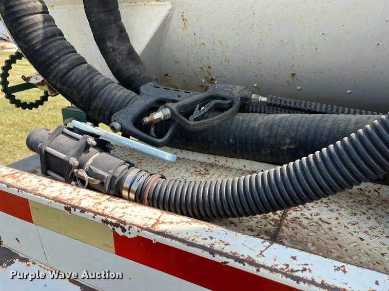 image for item LC9066 1997 Ford LN8000 hydrovac truck