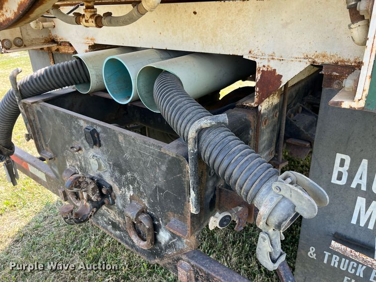 image for item LC9066 1997 Ford LN8000 hydrovac truck