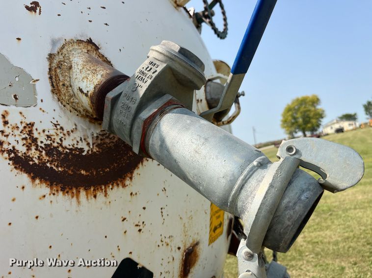 image for item LC9066 1997 Ford LN8000 hydrovac truck