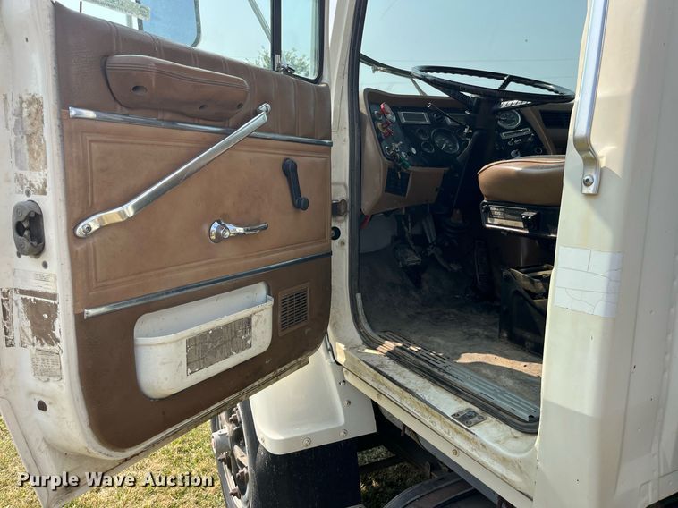 image for item LC9066 1997 Ford LN8000 hydrovac truck