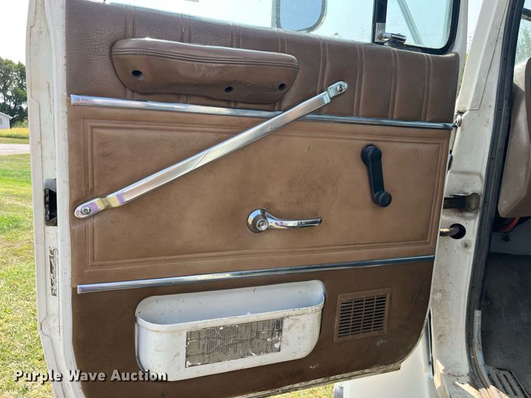 image for item LC9066 1997 Ford LN8000 hydrovac truck