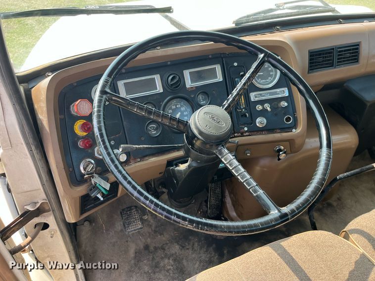 image for item LC9066 1997 Ford LN8000 hydrovac truck