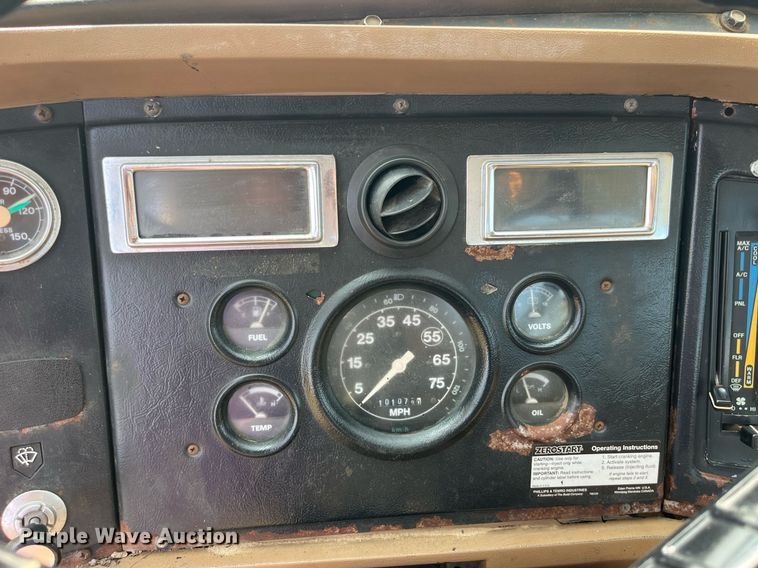 image for item LC9066 1997 Ford LN8000 hydrovac truck