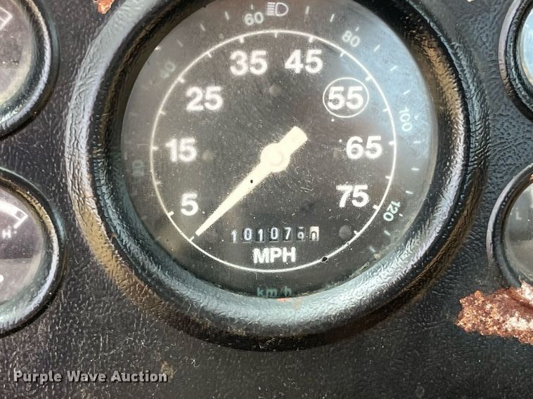 image for item LC9066 1997 Ford LN8000 hydrovac truck