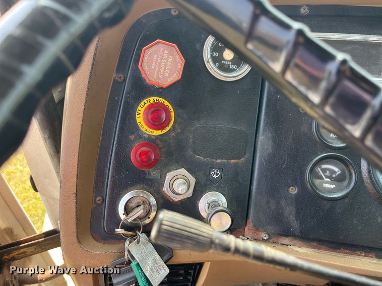 image for item LC9066 1997 Ford LN8000 hydrovac truck