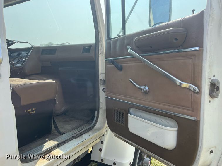 image for item LC9066 1997 Ford LN8000 hydrovac truck