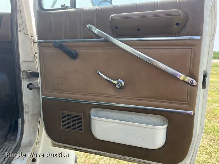 image for item LC9066 1997 Ford LN8000 hydrovac truck