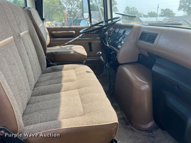 image for item LC9066 1997 Ford LN8000 hydrovac truck