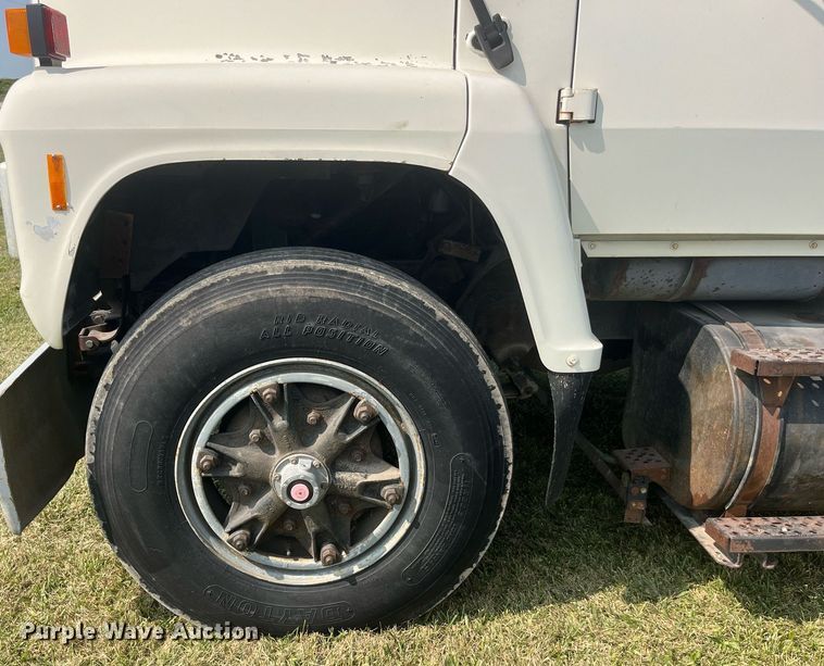 image for item LC9066 1997 Ford LN8000 hydrovac truck