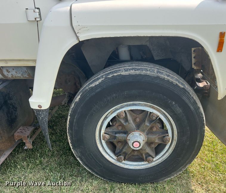 image for item LC9066 1997 Ford LN8000 hydrovac truck