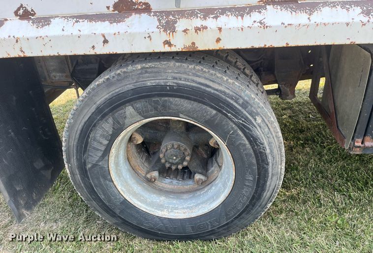 image for item LC9066 1997 Ford LN8000 hydrovac truck