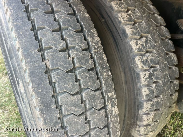 image for item LC9066 1997 Ford LN8000 hydrovac truck