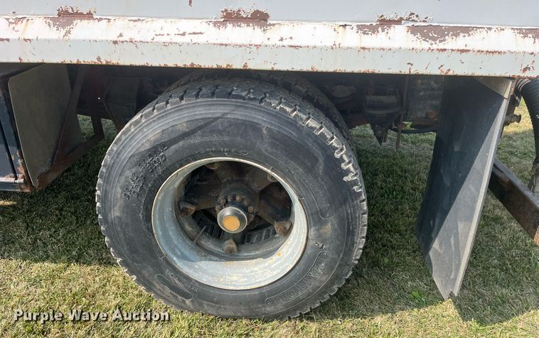 image for item LC9066 1997 Ford LN8000 hydrovac truck