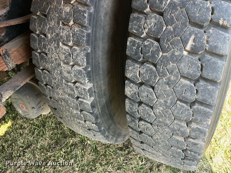 image for item LC9066 1997 Ford LN8000 hydrovac truck