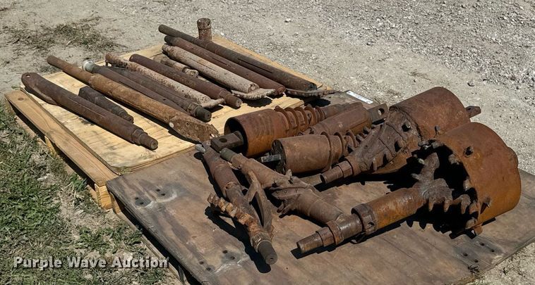 image for item LC9073 Drill bits and reamers