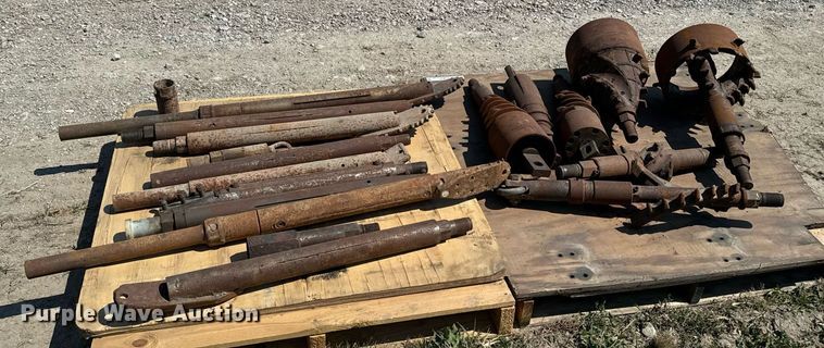 image for item LC9073 Drill bits and reamers