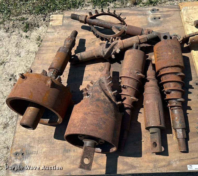 image for item LC9073 Drill bits and reamers