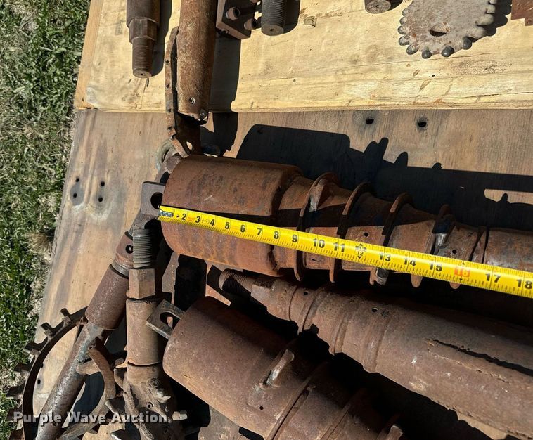 image for item LC9073 Drill bits and reamers