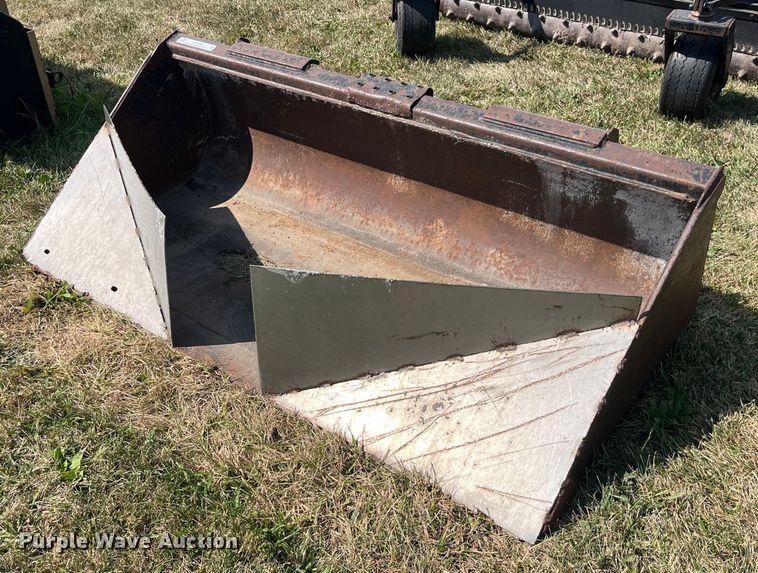 image for item LC9092 skid steer bucket
