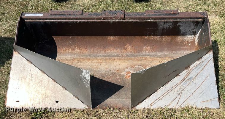 image for item LC9092 skid steer bucket