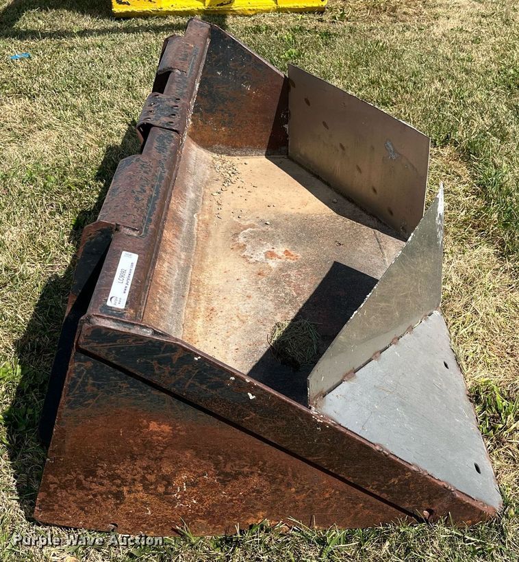 image for item LC9092 skid steer bucket