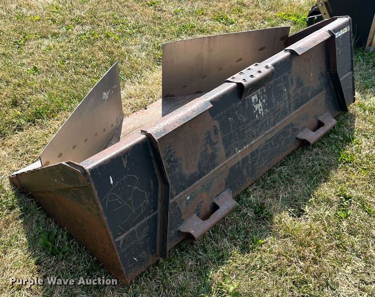 image for item LC9092 skid steer bucket