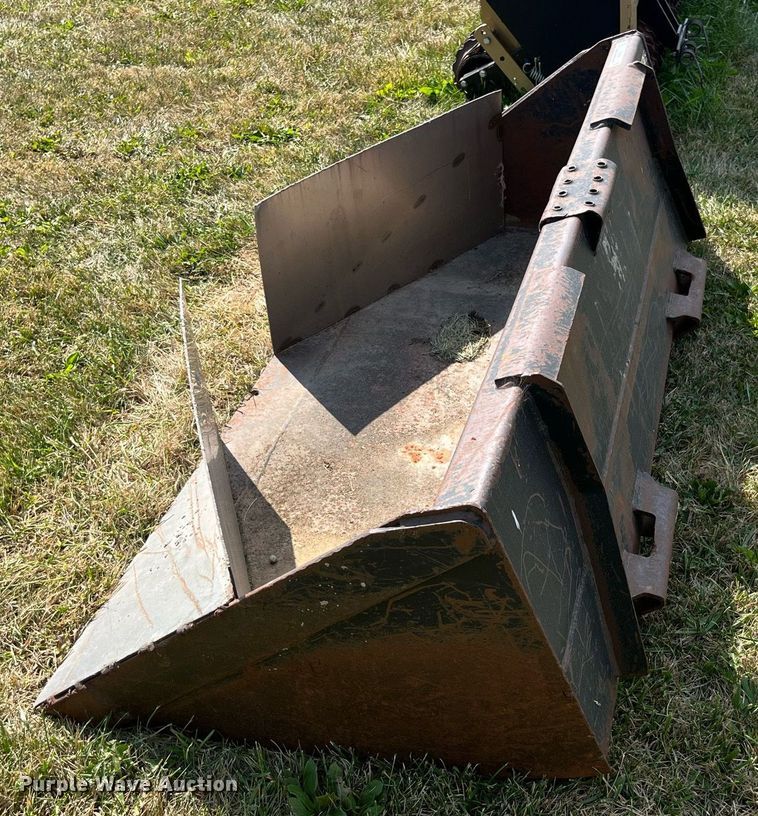 image for item LC9092 skid steer bucket