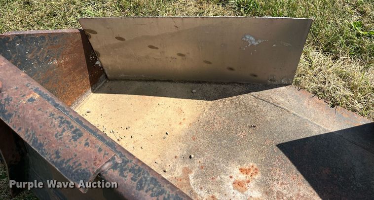 image for item LC9092 skid steer bucket