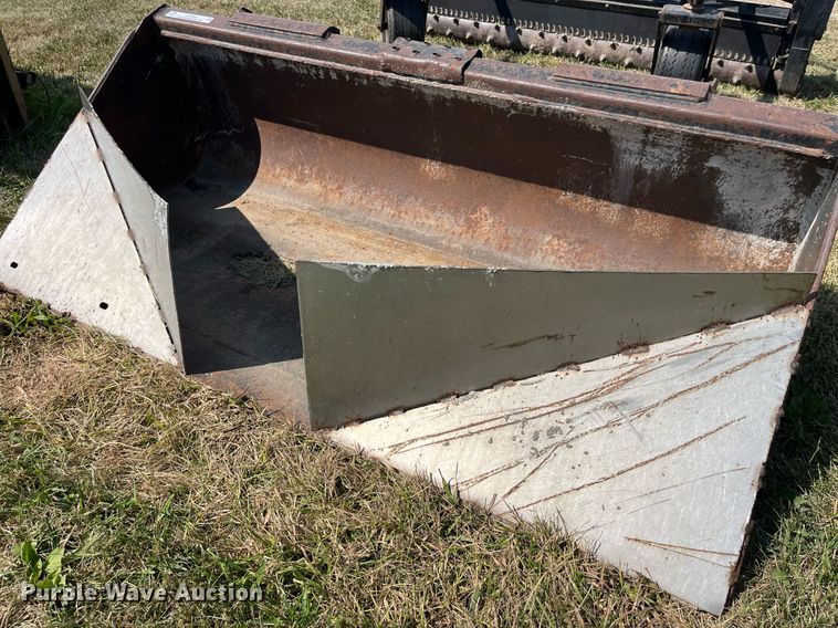 image for item LC9092 skid steer bucket