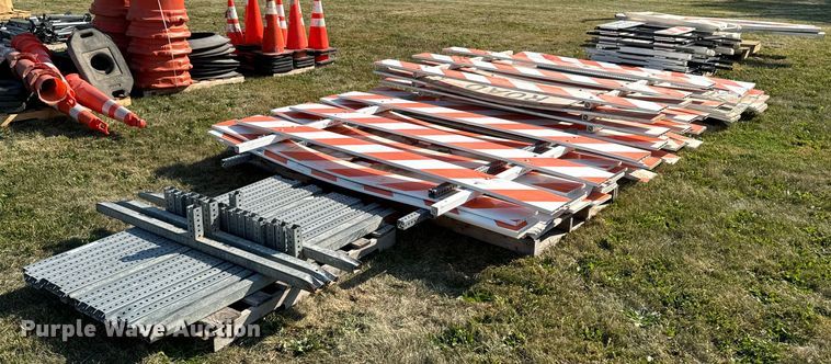 image for item LC9096 Traffic barriers 