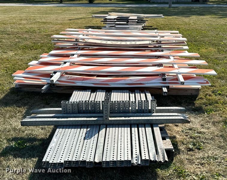 image for item LC9096 Traffic barriers 