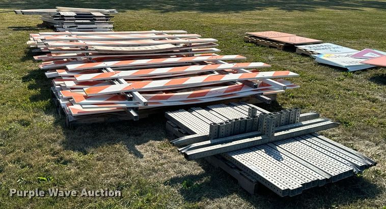 image for item LC9096 Traffic barriers 