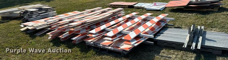 image for item LC9096 Traffic barriers 