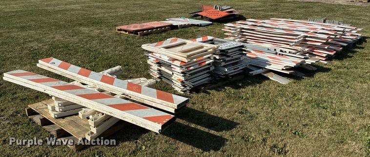 image for item LC9096 Traffic barriers 