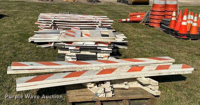 image for item LC9096 Traffic barriers 