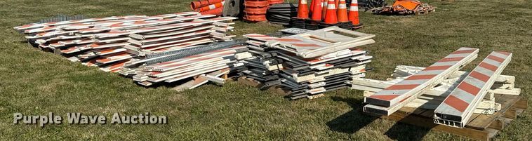 image for item LC9096 Traffic barriers 