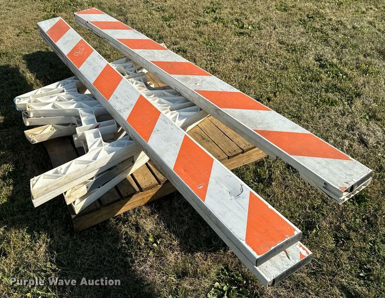 image for item LC9096 Traffic barriers 