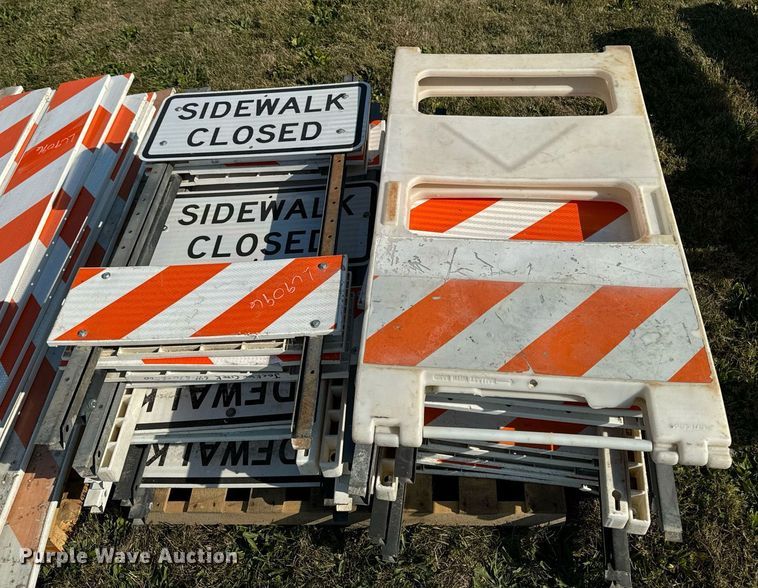 image for item LC9096 Traffic barriers 