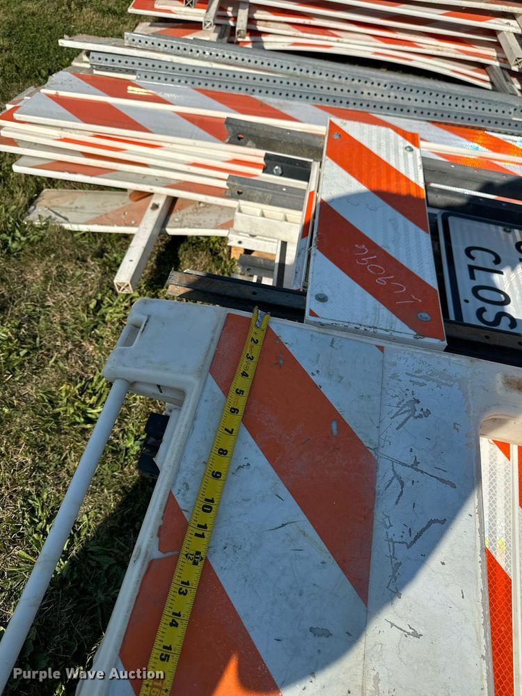 image for item LC9096 Traffic barriers 