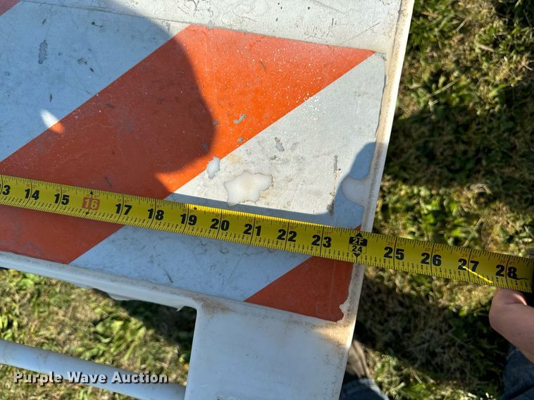 image for item LC9096 Traffic barriers 