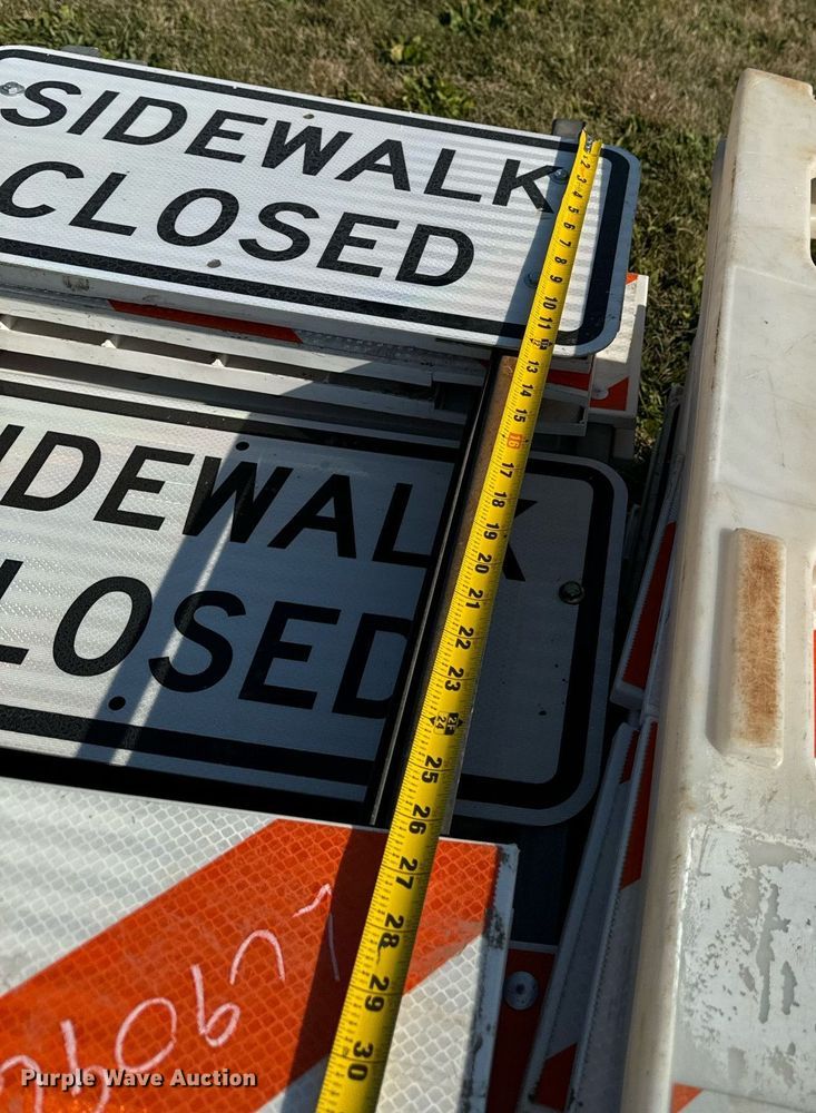 image for item LC9096 Traffic barriers 