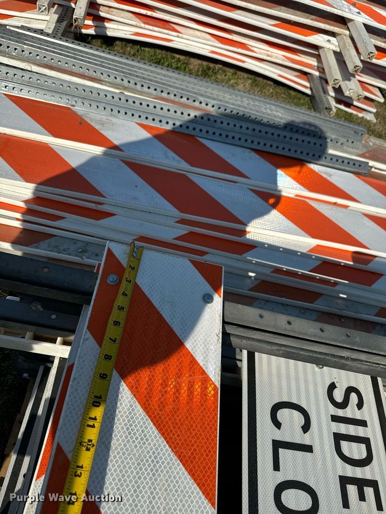 image for item LC9096 Traffic barriers 