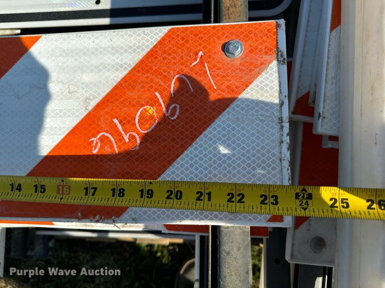 image for item LC9096 Traffic barriers 