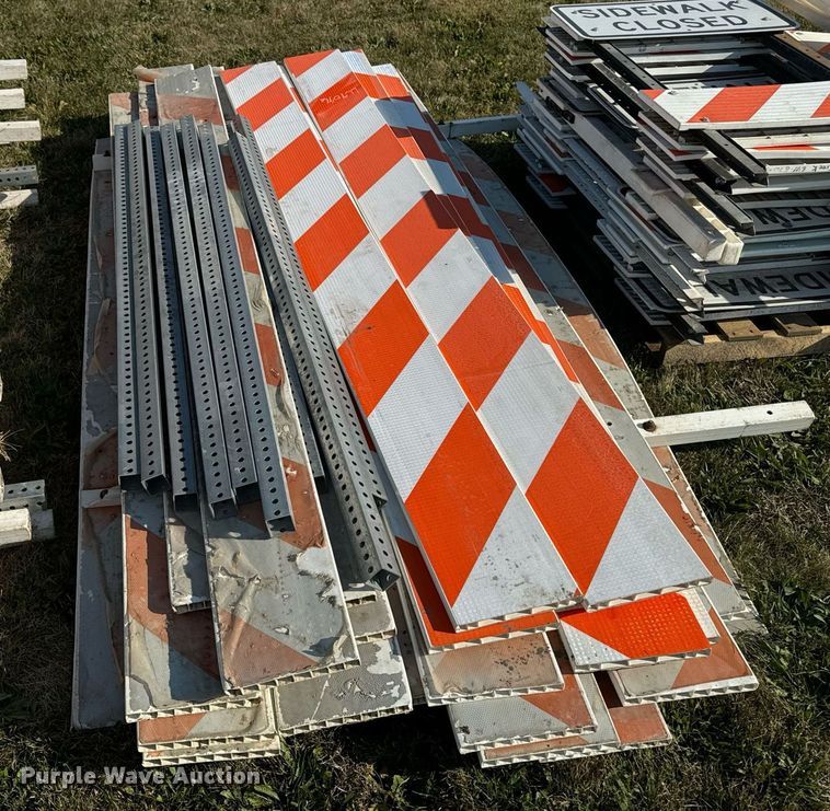 image for item LC9096 Traffic barriers 