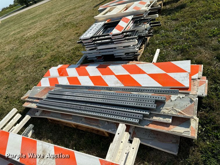 image for item LC9096 Traffic barriers 