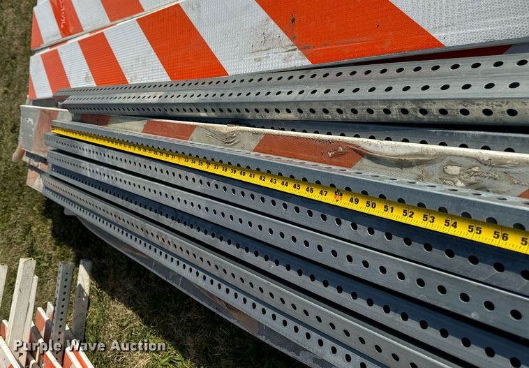 image for item LC9096 Traffic barriers 